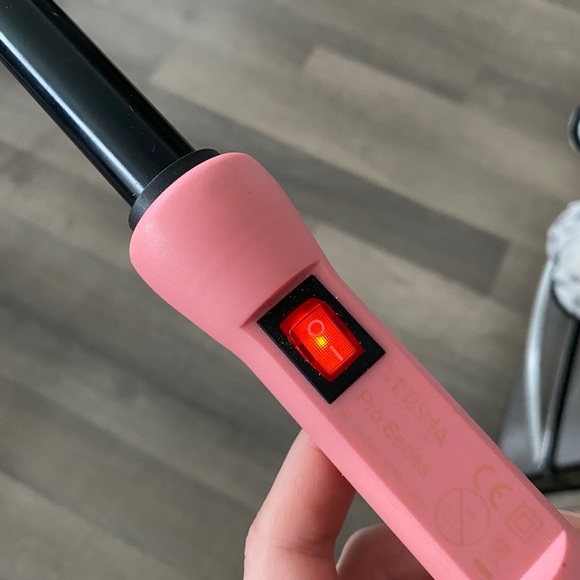 Versha Paris Pro Series 1/2” Curling Wand - Picture 5 of 5